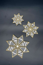 3 Sterne (6,9,13cm) weiss/gold mit Fenstersauger - Plauener Spitze